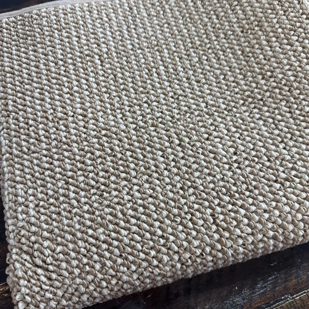 Low-Profile Textured Rug 2’x3’ (A272)